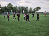 Laatste training S.K.N.W.K. JO11-1JM (partijtje tegen de ouders) van maandag 27 mei 2024 (10/137)